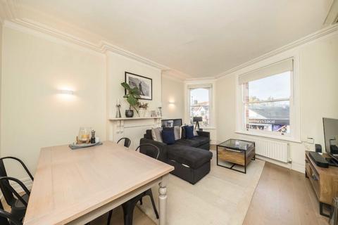 2 bedroom flat to rent, Durnsford Road, London SW19