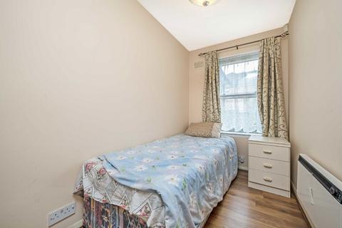 undefined, Taylor Close, Hounslow TW3