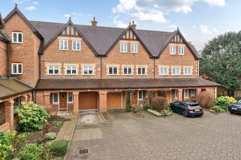 4 bedroom terraced house for sale, Chaucer Avenue, Weybridge, KT13