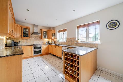 4 bedroom terraced house for sale, Chaucer Avenue, Weybridge, KT13