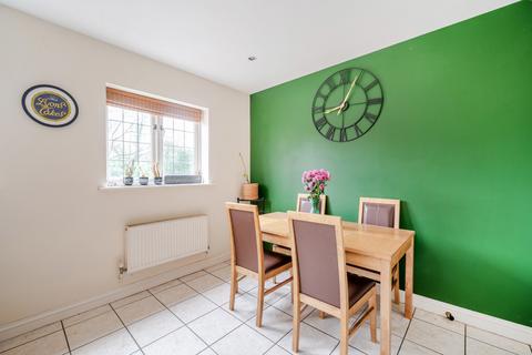 4 bedroom terraced house for sale, Chaucer Avenue, Weybridge, KT13