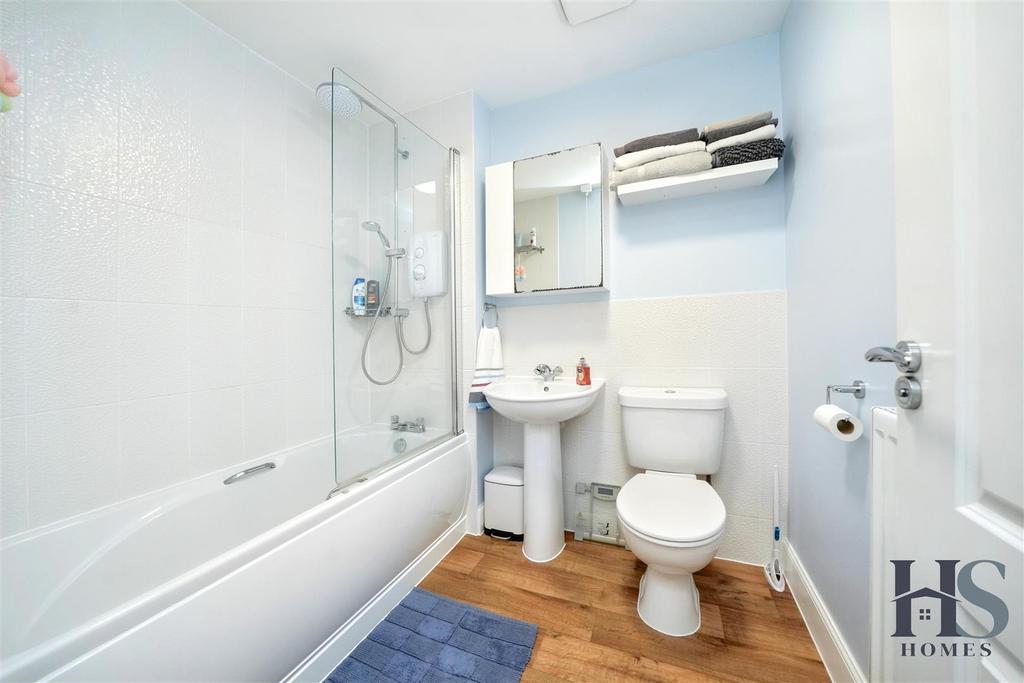 Bathromo.jpg