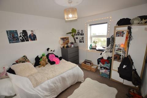 3 bedroom apartment to rent, Hyde Park Road, Leeds LS6