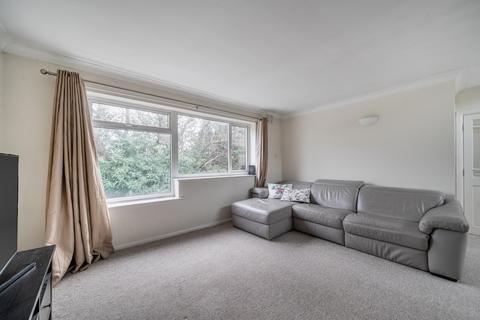 2 bedroom flat for sale, Pine Grove, Weybridge, KT13
