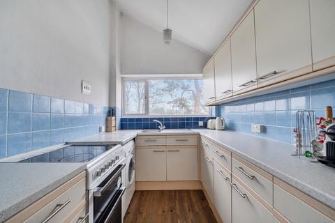 2 bedroom flat for sale, Pine Grove, Weybridge, KT13