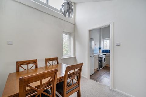 2 bedroom flat for sale, Pine Grove, Weybridge, KT13