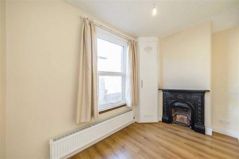 2 bedroom flat for sale, Cavendish Road, London SW12