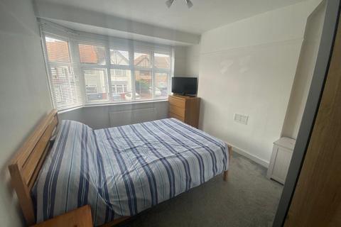 3 bedroom terraced house for sale, Devonia Gardens, London N18
