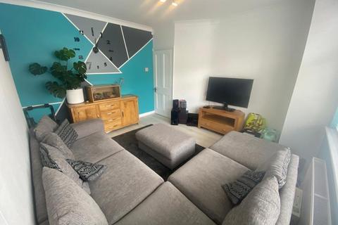 3 bedroom terraced house for sale, Devonia Gardens, London N18