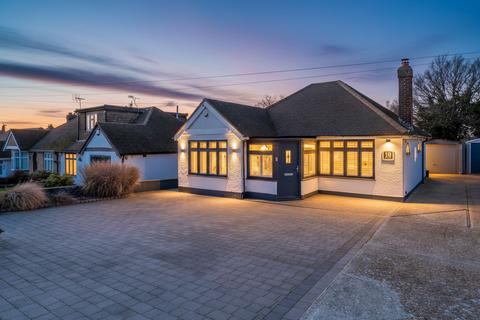 2 bedroom detached bungalow for sale, Cotswold Avenue, Rayleigh SS6