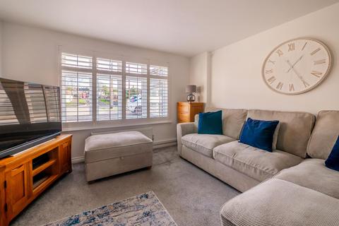 2 bedroom detached bungalow for sale, Cotswold Avenue, Rayleigh SS6