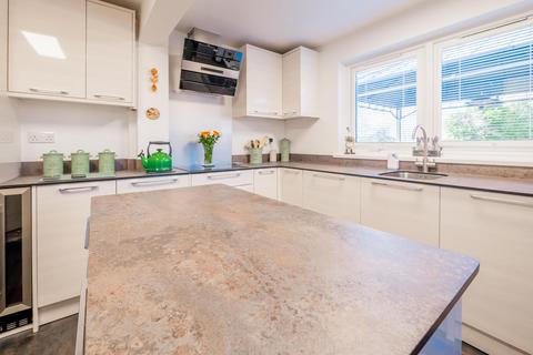2 bedroom detached bungalow for sale, Cotswold Avenue, Rayleigh SS6