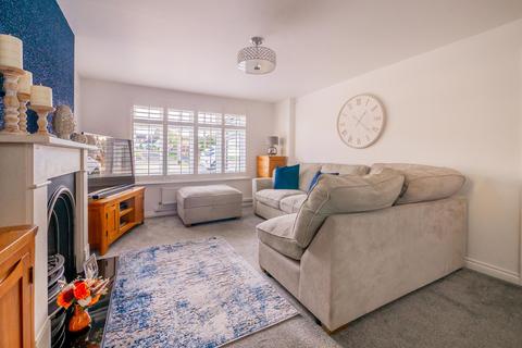 2 bedroom detached bungalow for sale, Cotswold Avenue, Rayleigh SS6