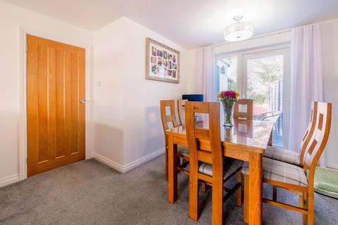 2 bedroom detached bungalow for sale, Cotswold Avenue, Rayleigh SS6