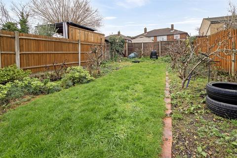4 bedroom end of terrace house for sale, Leafield Road, Sutton