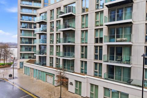 2 bedroom flat to rent, Admiralty Avenue, London E16