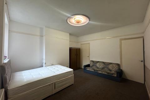 3 bedroom terraced house to rent, Chaucer Street, Leicester LE2