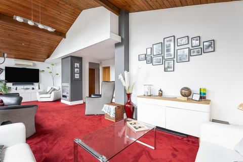 3 bedroom detached house for sale, Great North Road, Welwyn, AL6