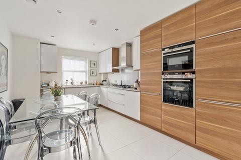 1 bedroom flat for sale, Kings Court, Little Bushey Lane, WD23