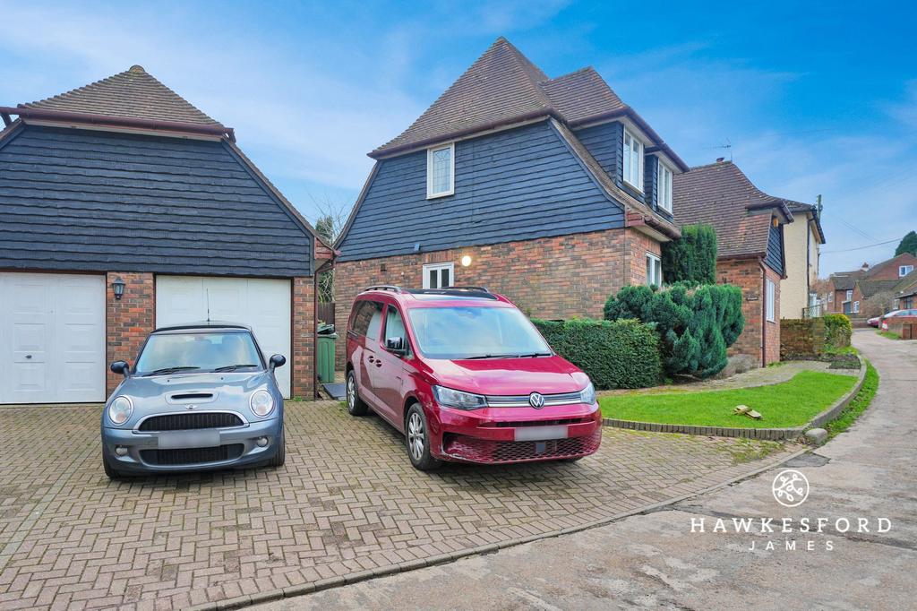 Chestnut Wood Lane, Borden - Garage &amp; driveway