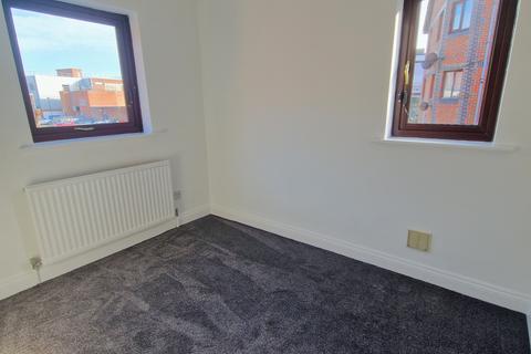2 bedroom flat to rent, Mumby Road, Gosport PO12