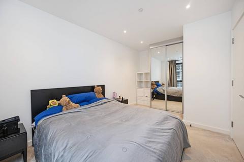 1 bedroom flat for sale, Riverstone Heights, London E3