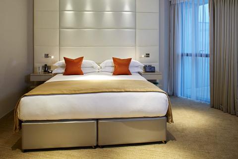 2 bedroom apartment to rent, Three Quays Apartments, Tower Hill, London, EC3R