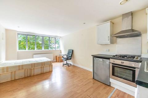 Studio to rent, Rayners Lane, Rayners Lane, Harrow, HA2