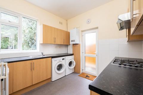 undefined, Avenue Road, Surrey SM6