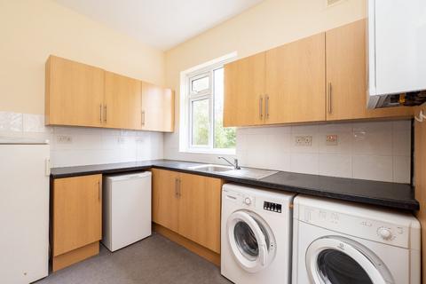 undefined, Avenue Road, Surrey SM6