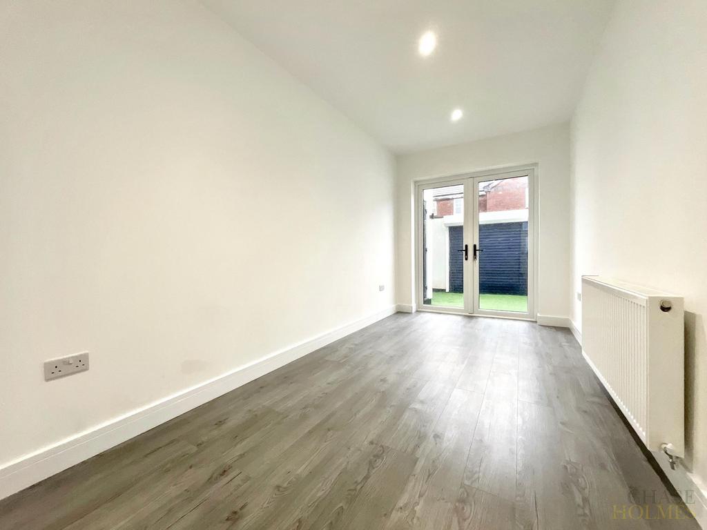 Dining Room/ Bedroom 4