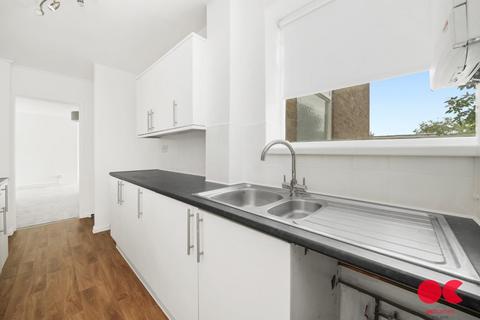 2 bedroom flat to rent, Ferguson Court, Gidea Park RM2