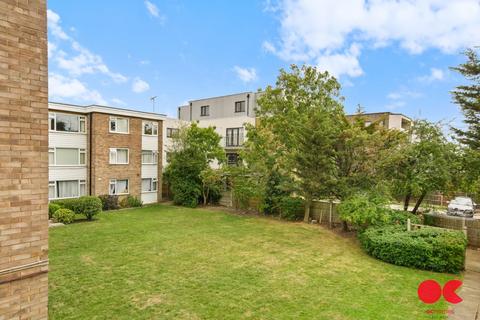 2 bedroom flat to rent, Ferguson Court, Gidea Park RM2