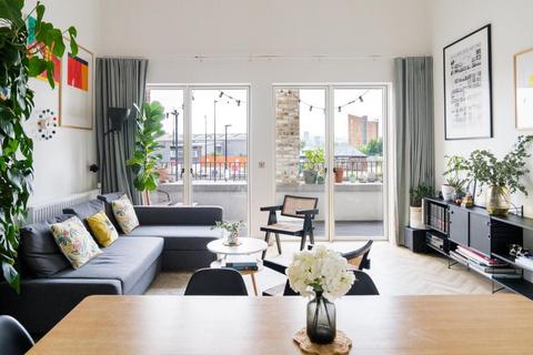 2 bedroom apartment to rent, Lock Side Way, Royal Albert Docks, London, E16