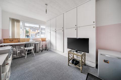4 bedroom end of terrace house for sale, Ashdown Avenue,  Farnborough , GU14