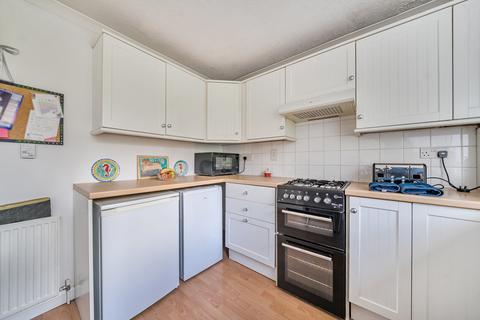 4 bedroom end of terrace house for sale, Ashdown Avenue,  Farnborough , GU14