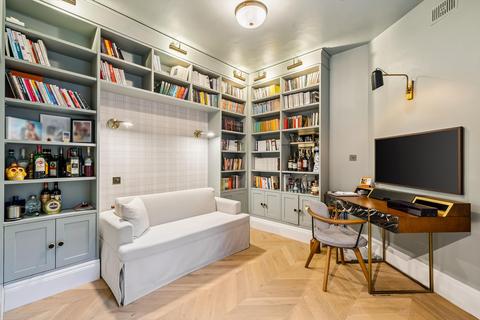 4 bedroom flat for sale, Coleherne Court, London, SW5