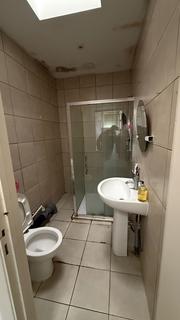 2 bedroom flat to rent, Canterbury Road, London E10