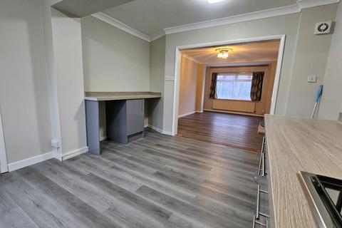 3 bedroom terraced house to rent, Boxoll Road, Dagenham RM9