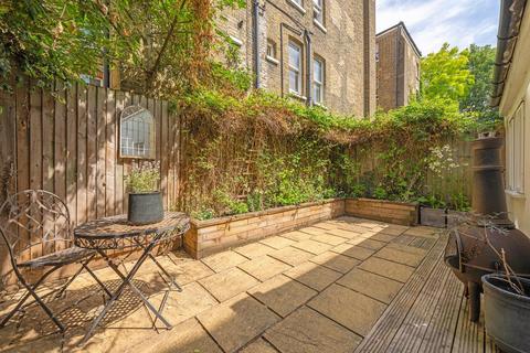 3 bedroom flat for sale, Saltoun Road, SW2