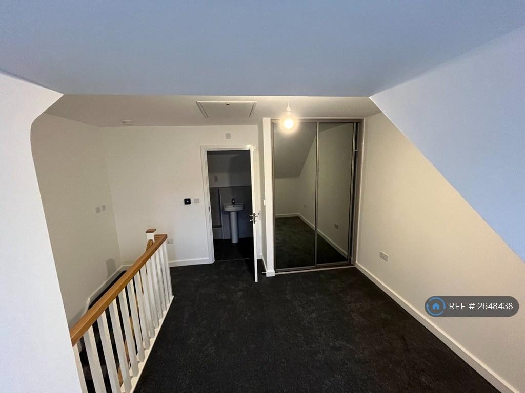 Main Bedroom - 2nd Floor