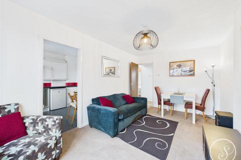 2 bedroom flat to rent, Kendal Bank, Leeds