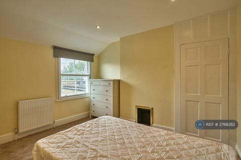1 bedroom in a house share to rent, Wavertree Road, London, SW2