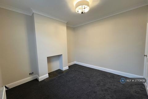 2 bedroom terraced house to rent, King Street, Pontefract, WF8