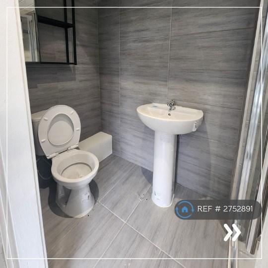 En-Suite 2