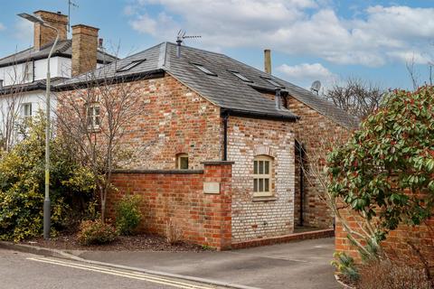 2 bedroom house to rent, Off London Road GL52 6ER