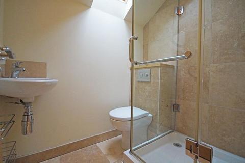 2 bedroom house to rent, Off London Road GL52 6ER