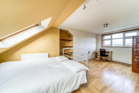 4 bedroom terraced house for sale, Queenswood Avenue, Thornton Heath, CR7