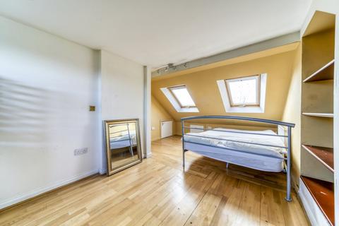 4 bedroom terraced house for sale, Queenswood Avenue, Thornton Heath, CR7