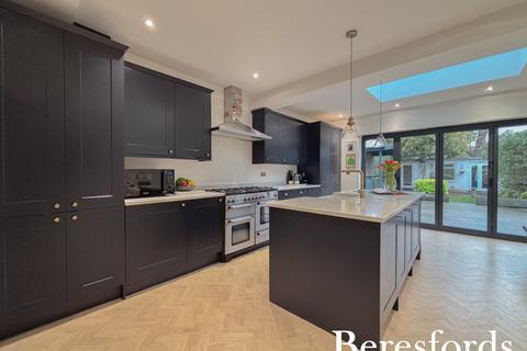 3 bedroom semi-detached house for sale, Aldborough Road, Upminster, RM14